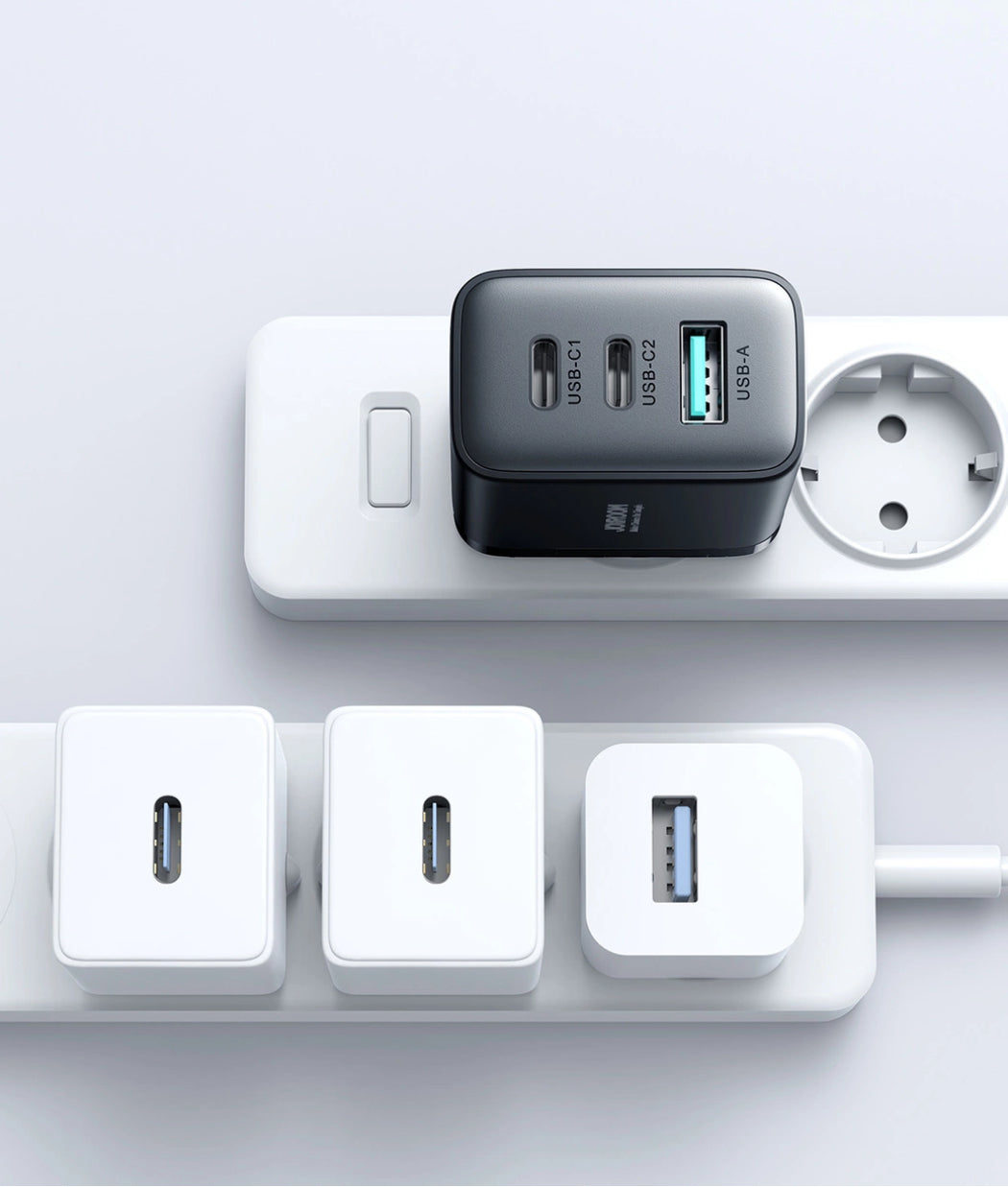 Joyroom Schnellladegerät 2x USB-C / 1x USB-A / 32W