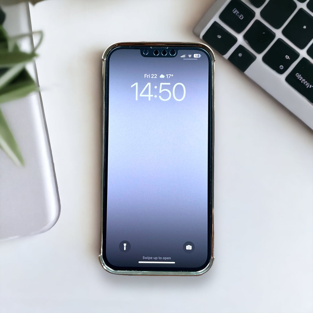 Herz aus Gold in schwarz - iPhone 13 Pro Max Handyhülle